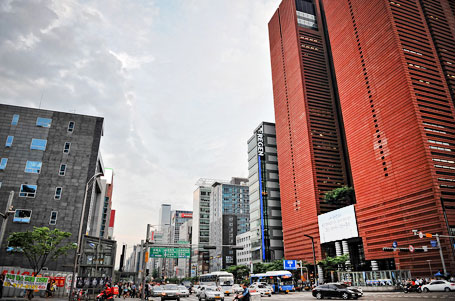 江南駅周辺とランドマークのKYOBOタワー