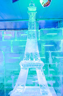 氷のエッフェル塔