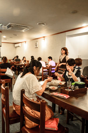 明洞餃子の店内