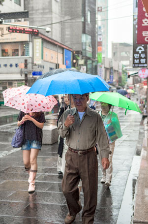 雨の降る仁寺洞通り