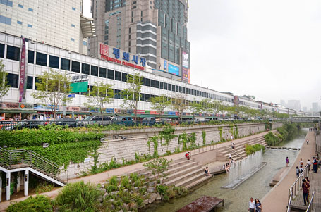 平和市場と清渓川