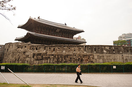 興仁之門全景