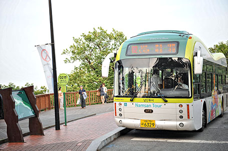 南山を循環するエコ環境電気バス