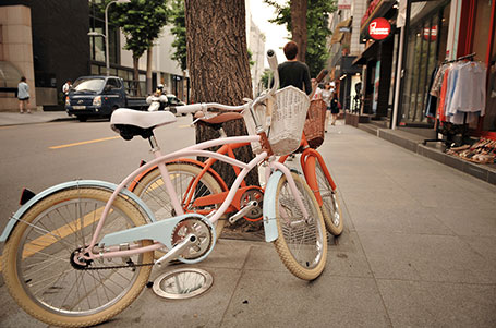 通りに並ぶ自転車