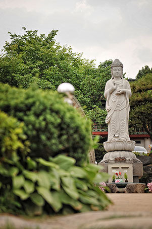 奉恩寺内の仏像