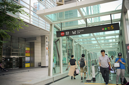 地下鉄江南駅入口