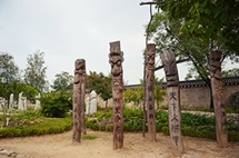 村の守護神・チャンスン(道祖神)とソッテ