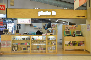 写真店「photo is」（2階）