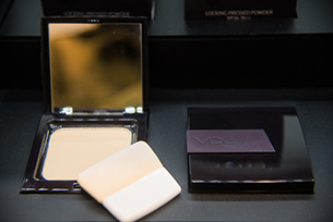 「LOCKING PRESSED POWDER」