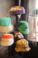 多様なデザインの帽子