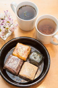 餅と伝統茶の相性は抜群！