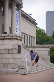 新古典主義の建築・石造殿(西館)